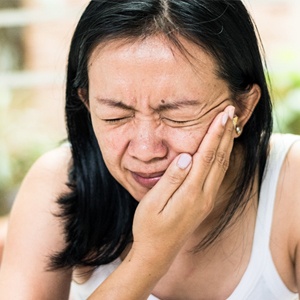 Woman with toothache